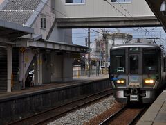 　小杉駅からは、泊行きに乗ります。
　この駅で偶然、職場の先輩に会いました。
　ご夫婦で越中宮崎まで行ってタラ汁食べてくるそうです。
　いいなあ。(笑)