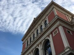 ど～ん。楽友協会！ムジークフェライン！！今夜また来るからね。