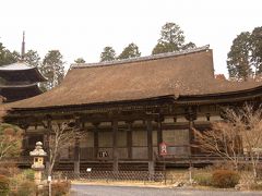 湖南三山「常楽寺」
本堂「国宝」
此処も見学者は2～3組でゆたりと見学出来た。
入場制限ギリギリに入ったので帰りには受付窓口は閉まっていた。
本堂「国宝」と三重塔「国宝」の２ショット。