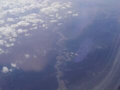 静岡県上空
蛇行するのは、天竜川上流にある佐久間ダムのダム湖かな？