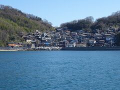 そして20分ほどで真鍋島に到着。
笠岡へは一旦降りて別の船に乗り換えです。