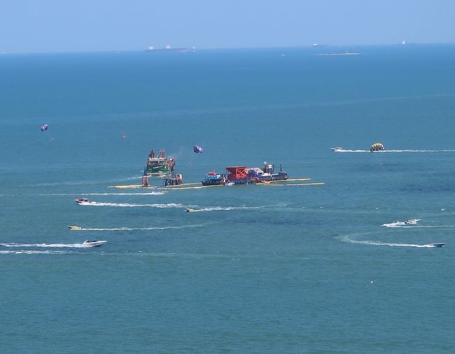 17日　10：04　今日のパタヤはスッキリとした天気で写真も初めて遠くまできれいに撮れた。