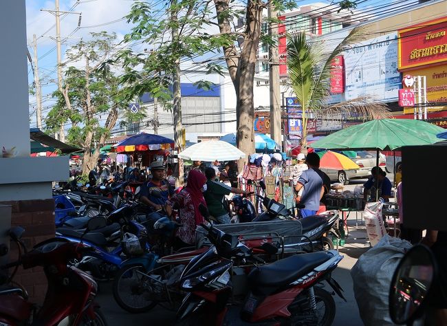 場所はパタヤクランからサイヤムカントリーに向かう通り、スクンピット通りからサイヤム通りに入り15分（渋滞多い）