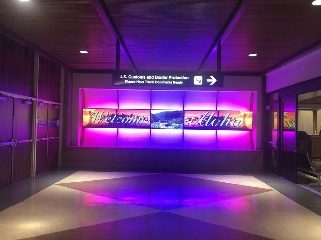 HNLではGATE28に到着。こんなに遠いゲートは初めてでした。ハワイアンと提携したから？<br />入国審査場までかなり歩いたし始めて見る物もありました。