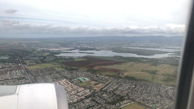 真珠湾が見えて来ました。ギヤダウン、フルフラップ、RW08Lクリアードトゥランド。<br />今回は追風スピードが遅くほぼ定刻の到着です。