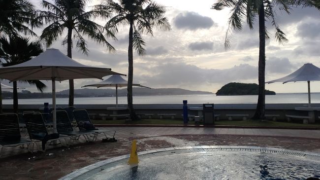 初日は残念ながら、サンセットは拝めず。<br />しかしホテル街から離れているのでとても静かです