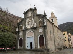 そちらの方向に行くと急に開けたところに出ました。
そこには大きな教会がありました。サン・ジョヴァンニ・バッティスタ教会 Chiesa di San Giovanni Battista di Riomaggiore です。