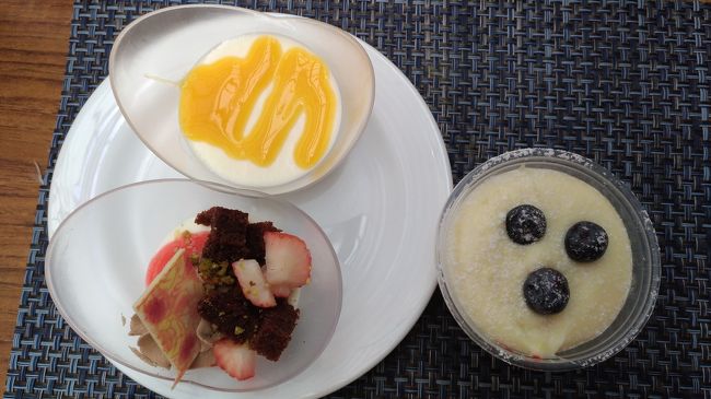 お昼は、タクシーでヒルトンのサンデーブランチへ。スパークリングワインも飲み放題で、メニューも肉！魚！と、これまでのグアムで一番豪華なビュッフェでした。今度は泊まってみようかな。