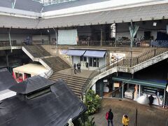 次にやってきたのがボリャオン市場。