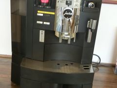 ・・・<コーヒー>・・・

朝食を済ませて部屋へ戻りますが・・・

コーヒーの調達も忘れません。