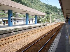 山の中の駅という感じですね
空気が美味しいです