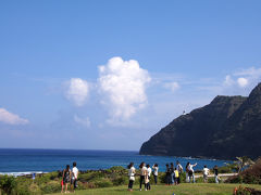 こっちはマカプウ岬でした。
帰りのバスで、道沿いにズラーっと車が停まっているのを不思議に思っていたんです。やっと謎が解けました。