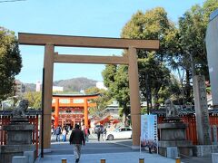 食後のお散歩は更に続き、、、、
生田神社の前を通って。