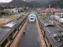 蘇我駅と木更津駅で乗り継いで浜金谷駅に到着しました。
君津より先のほとんどは朝夕を除き木更津駅か君津駅で乗り換えになります。