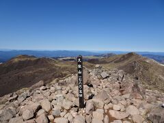 久住山（1786.5m）に登頂♪
山塊全体を指す場合は「九重山」ですが、その主峰が「久住山」。どちらも読みは「くじゅうさん」です。