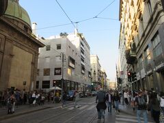 ブエノスアイレス通り。
若者向けのカジュアルファッション店が多い通りです。
値段もリーズナブル。