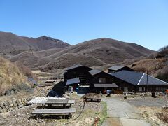 法華院温泉。
九州で一番高い位置（1303m）にある温泉だそうです。
時間の余裕がないので入浴できず残念。
