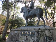 初代藩主は「藤堂高虎の像」、戦国武将らしく馬に乗りいざ出陣！。

そして、城造りとしても名人であり、外様大名でありながら家康から才能と忠義を評価され譜代大名格として重要されたのは有名ですね。