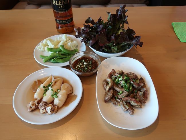 3月19日　夕食　イカ煮　豚の内臓　他