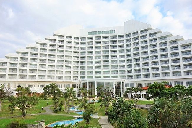 宿泊先はANAインターコンチネンタル石垣リゾート。<br />今回の旅の拠点です。<br /><br />↓ホテル宿泊記＆1日目(前日)の旅行記はこちらへ↓<br />沖縄八重山旅 (1) ANAインターコンチネンタル石垣リゾート 宿泊記 (プレミアムフロア)<br />https://4travel.jp/travelogue/11340389