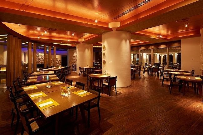 レストラン内の様子。<br />ANAインターコンチネンタル石垣リゾートで一番の席数があるお店ですが、それでも8時前後には行列が出来ていました。早めの来店がオススメです。