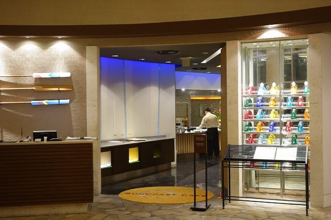 朝食ブッフェはホテル1階の「サンコーストカフェ」にて。<br />お洒落な雰囲気です。