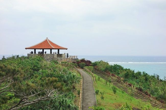 さてどこに行こう。と言ってもなんせ初めての石垣島なので、取りあえずはガイドブックに載るような有名観光地を周ります。<br /><br />まずは玉取崎展望台へ。