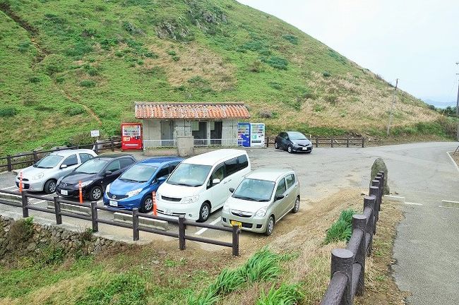 ここでちょっと注意事項！<br />平久保崎は石垣島を代表する観光地なのに、駐車場がこれしかありません…。<br />ほとんどの人がレンタカーで訪れるので、繁忙期はちょっと大変かも。