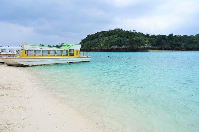 グラスボートの遊覧船がそこかしこに多数停泊しています。<br />欲を言えば、コレがない状態の景色も眺めてみたかったかな。