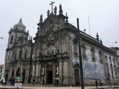 そして、カルモ教会（Igreja do Carmo）へ。　外壁のアズレージョが素敵です♪