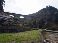 　日田彦山線の名所の一つ、栗木野橋梁（通称、金剛野橋）。めがね橋とも呼ばれます。
　いつか列車が戻って来てくれることを、願うばかりです。
