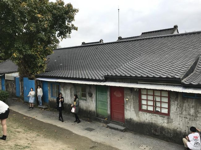 実は博物院に行ったあたりから少し頭痛があり辛くてこの後マッサージに行くか迷ったのですが、せっかくなのでと思い「千里行」という足つぼマッサージ店に行きました。<br /><br />写真はありませんがとても綺麗な店内。そしてフットバスと足つぼマッサージ６０分で９９０元。日本円だと４０００円くらい。これは安い。そしてマッサージ後、血行が良くなったせいかすっかり頭痛が無くなっていました。頭痛の原因は睡眠不足もあり、マッサージ中少し寝たのも良かったのかもしれません。