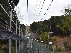 その後は開店と同時にレンタカーを借りて出発。
ちなみにこの日はいろいろな事情から２回レンタカーを借り受けることにしています。最初はＮ－ＢＯＸ。

本当は北側の傘松公園から天橋立を見よう！と思っていたんですが、ちょっと間違ってしまって、南側の天橋立ビューランドから見ることに。

ケーブルカーは出た直後だったので、リフトで山の上まで。
寒かったですけど、雨も降っていないのでこのくらいなら問題なし。

それにしても誰も乗っていない・・・ww