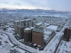 山形の朝でございます。
今日も相変わらず街は真っ白だが、天気はなんとなくよさげな感じ。