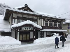 駅前通りの突当りにあるこのホテル渋っ！
金田一耕助が二階の一室に泊まっている様な雰囲気。

今はホテルでは無く、やまがたレトロ館という博物館チックなものになっているようです。