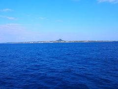 伊江島がどんどん近くなってタッチューもどんどん大きくなってきました。
空は晴れて絶好の伊江島散策日和です。