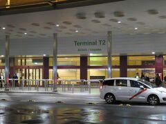 マドリード空港の第２ターミナルに
到着しました。

空港連絡バス（運賃５ユーロ）で
アトーチャ駅へ向かいます。


