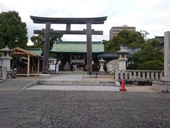 一通り維新博関連の施設回ったんで帰る前にアート県庁へ🚶
佐賀神社前を通っていきます
ここのご祭神は鍋島直正
