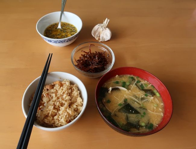 ３月２３日　昼食　鳥釜飯　貝汁　他