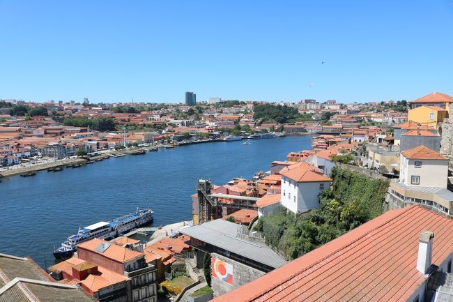 なんと1886年に建築された、かなりベテラン選手。<br />この橋の上からの景色はポルトの名物なのです♪(*´σｰ｀)ｴﾍﾍ