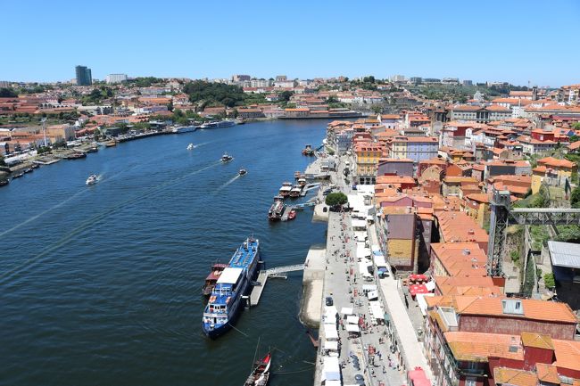 大昔、ローマ帝国が衰退し、イベリア半島をイスラム教徒が支配する時代がやってきました。<br />しかし、そのイスラム教徒からイベリア半島を取り戻したフランス人貴族がいて、報酬としてこのポルトの土地を貰ったそうな。<br />それがポルトカリア伯爵。<br /><br />まさにポルトガル発祥の土地がこのポルトなんだ！！