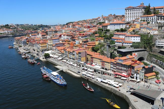 ドンルイス１世橋から街の西側を見る。<br />このエリアにはホテルや、タベルナが建ち並ぶ旧市街で観光客がたくさんいるところ。