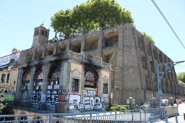 橋は徒歩で渡り切ることが出来て、写真を撮りながらでも大体5～6分で向こう側に。