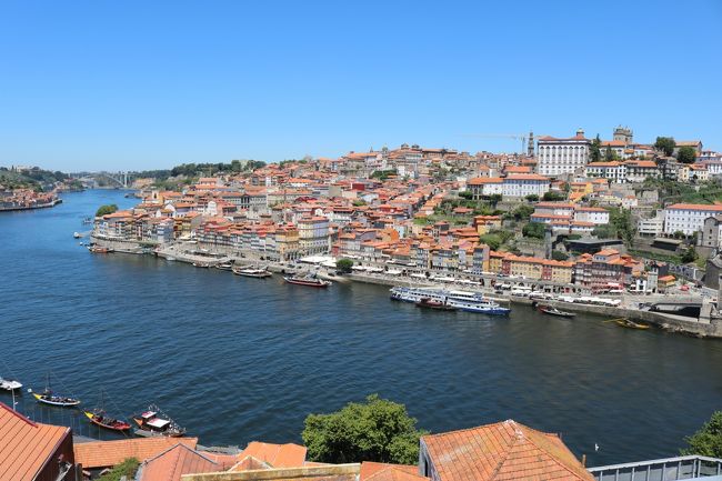 世界中に数多くある美しい街並みとやら。<br />ドンルイス１世橋からのポルトの街並みはもしかしたらトップ３に入るやも(←ちょっと弱気(´ε｀；)ゞ)