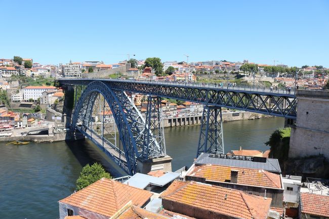 この鉄のアーチがまた美しいのよ♪