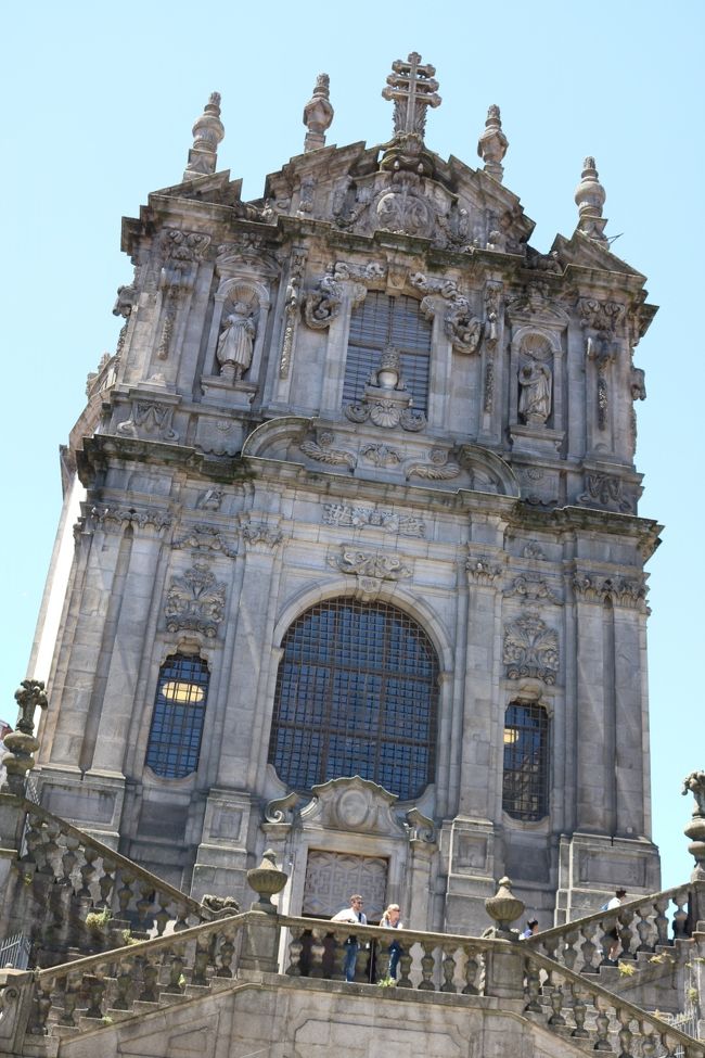 さてとクレリゴス教会です。<br />なんとなくね、ポルトガルっぽい雰囲気とやらが分かってきた気がする(笑)<br />ここも素晴らしい予感♪