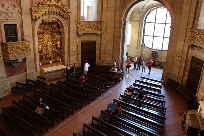 そして黄金の装飾。<br />楕円形なのもこの教会の特徴だな(*ﾟ∀ﾟ)