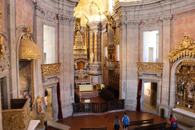 まずは二階部分をぐるりと見て回ります。<br />外観からは想像出来ない淡いピンク色の内装♪<br />かわいい仕様となってます。<br /><br />あんまりないのよね、ピンクって( *´艸｀)