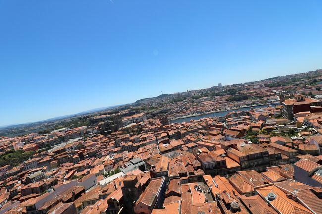 青空と赤屋根のコントラストがきれいだなぁ♪<br />