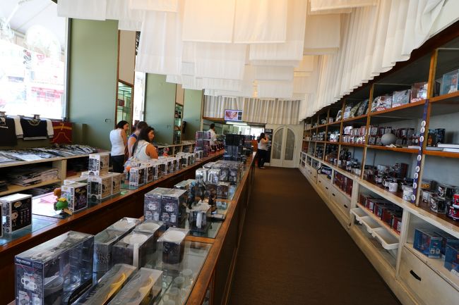 その本屋とは「レロ・イ・イルマオン」<br />チケット売り場はご覧の通り、レロ・イ・イルマオンのグッズ売り場も兼ねていて、完全に観光名所と化してしるのであった(ﾟДﾟ≡ﾏｼﾞｶｰ